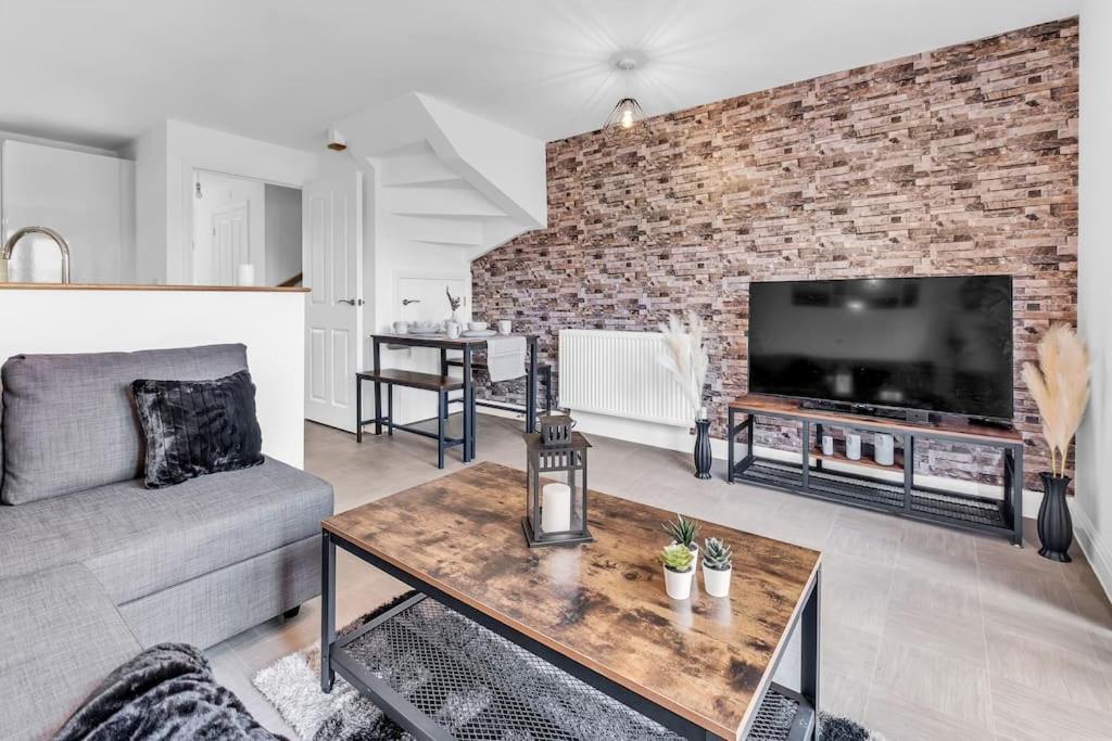 Beautiful 5 Bedroom Home In The City Centre With Gated Parking Birmingham Extérieur photo