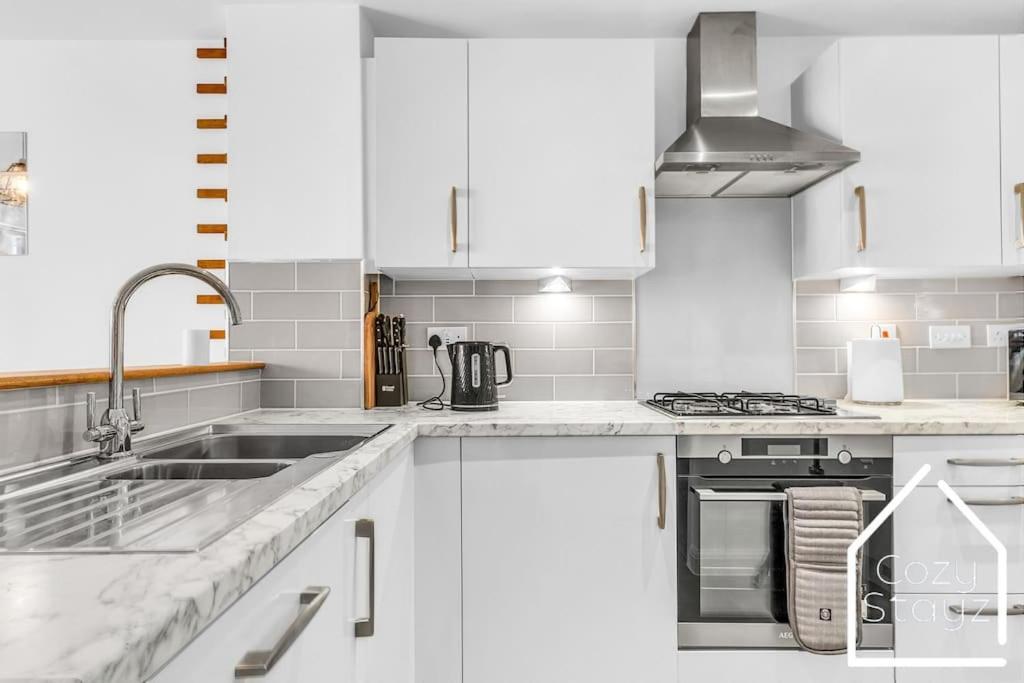 Beautiful 5 Bedroom Home In The City Centre With Gated Parking Birmingham Extérieur photo