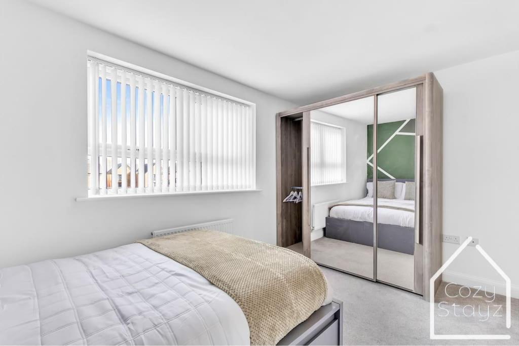 Beautiful 5 Bedroom Home In The City Centre With Gated Parking Birmingham Extérieur photo