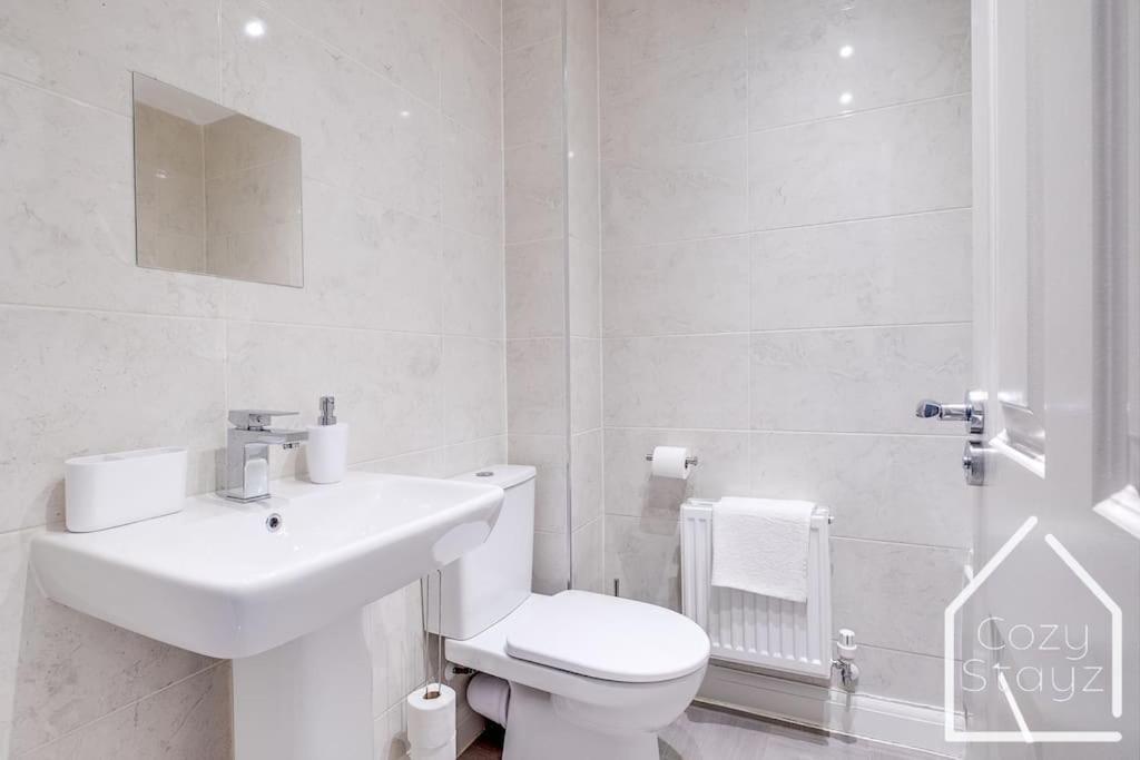 Beautiful 5 Bedroom Home In The City Centre With Gated Parking Birmingham Extérieur photo