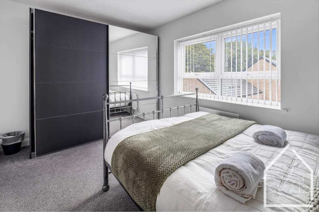 Beautiful 5 Bedroom Home In The City Centre With Gated Parking Birmingham Extérieur photo