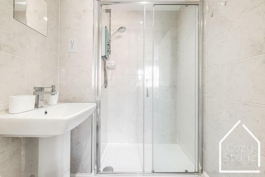 Beautiful 5 Bedroom Home In The City Centre With Gated Parking Birmingham Extérieur photo